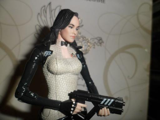 Mass Effect 3 - Miranda Action Figure - обзор